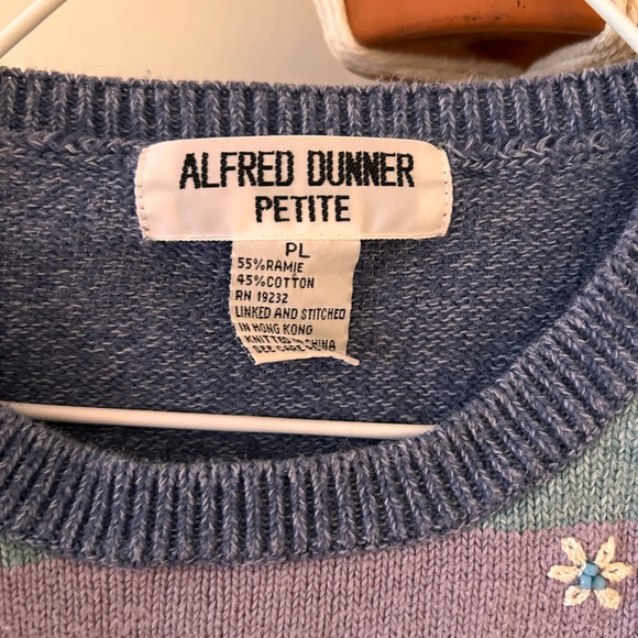 |SOLD| Embroidered vintage short sleeve sweater - Picture 2 of 4